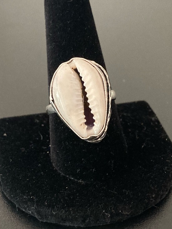 Jewelry - Shell Statement Ring in White and Natural 925 Silver Size 10